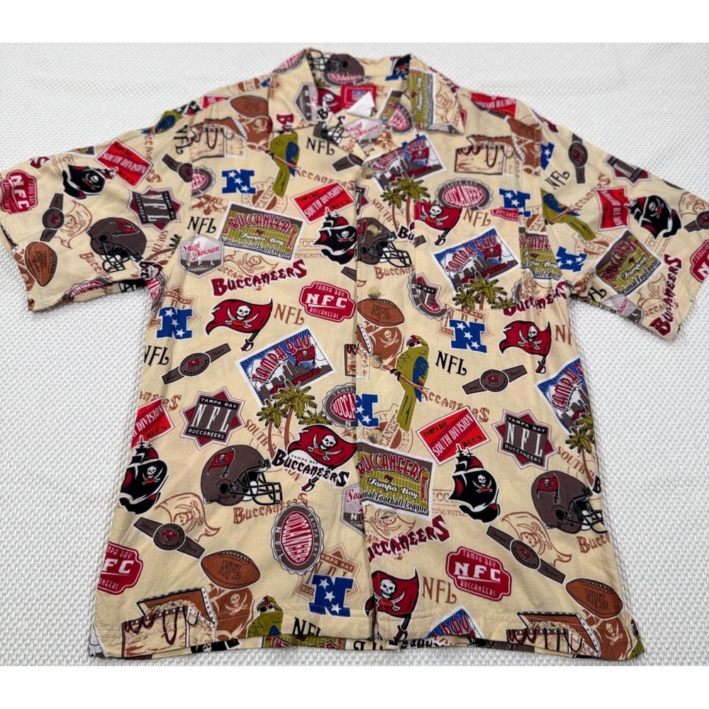 Tampa Bay Buccaneers NFL Men's M Hawaiian Camp Shirt Vintage Logo All Over Print
